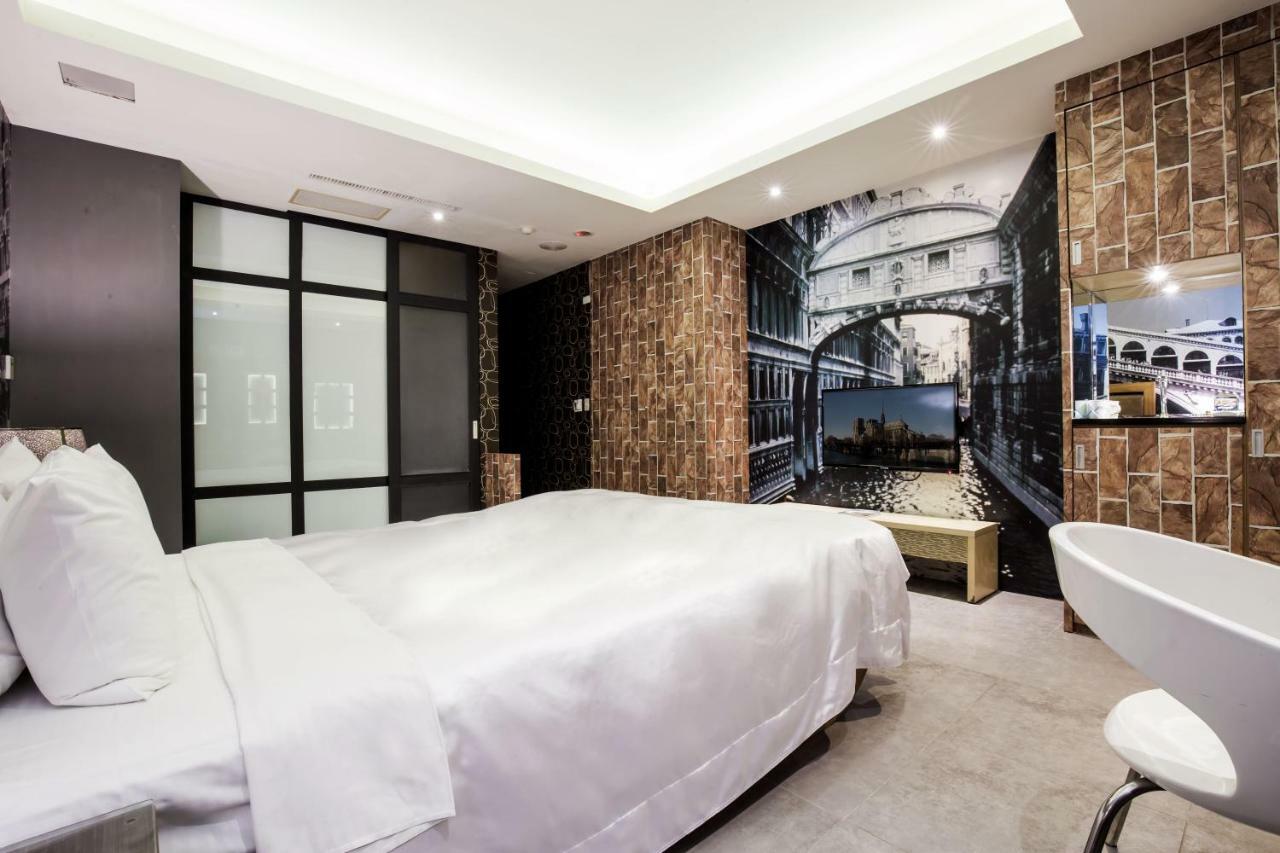 3⋆ DUO ROMANCE HOTEL ≡ Hualien City, Taiwan ≡ Lowest Booking Rates For Duo  Romance Hotel in Hualien City